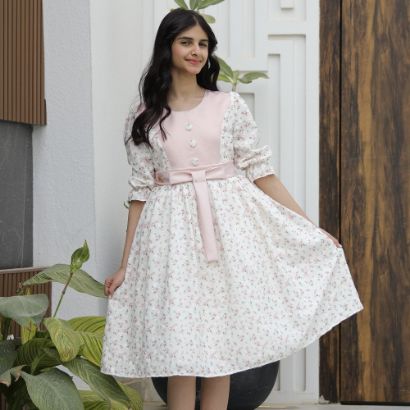 صورة فستان بناتي زهور وردي بفيونكة خصر حديثة وتصميم فريد | سحر التجدد - 1191